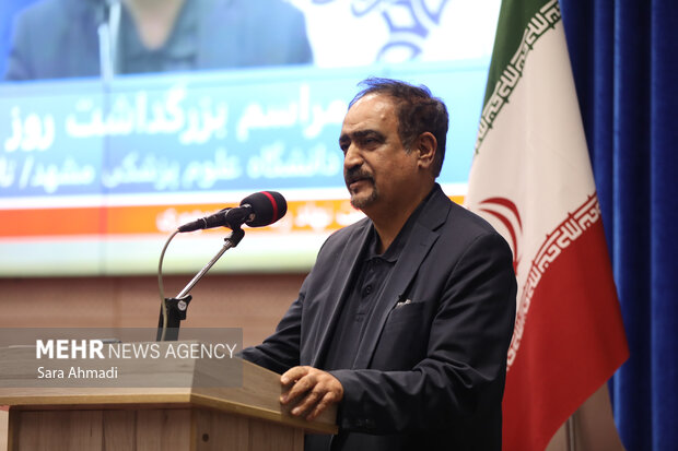 نشست صمیمانه دانشجویان با معاون اجرایی رئیس‌جمهور در دانشگاه علوم پزشکی مشهد