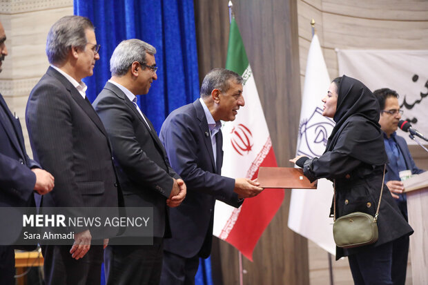 نشست صمیمانه دانشجویان با معاون اجرایی رئیس‌جمهور در دانشگاه علوم پزشکی مشهد