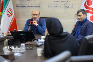 تفکری در حال کوبیدن تلویزیون است؛ مشکل امروز ما نه حجاب است نه رقص!