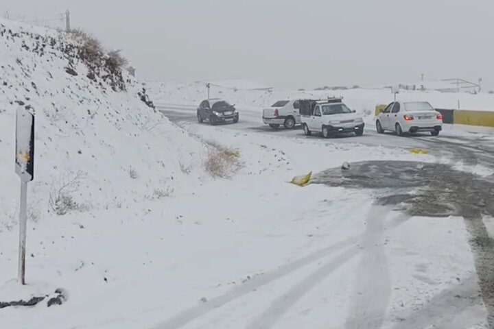 بارش شدید برف در جاده جدید شهرستان طالقان