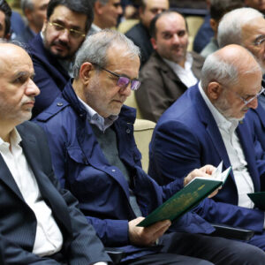 حضور پزشکیان در مراسم ختم خانواده سقاب اصفهانی