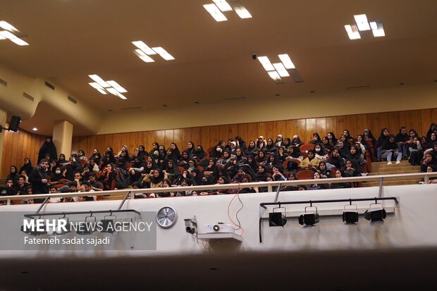 پرسش و پاسخ دانشجویان کرمانی با سخنگوی دولت