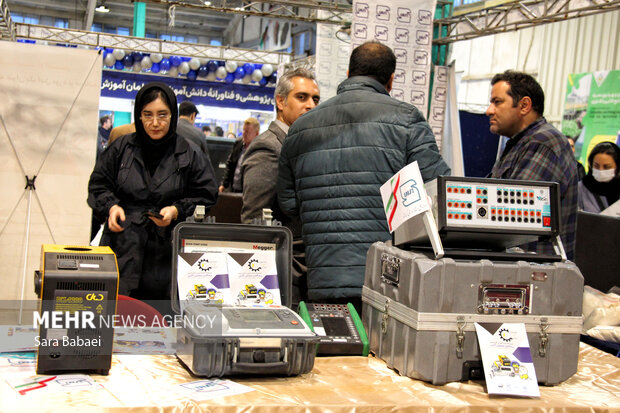 نمایشگاه توان پژوهشی و فناوری کرمانشاه