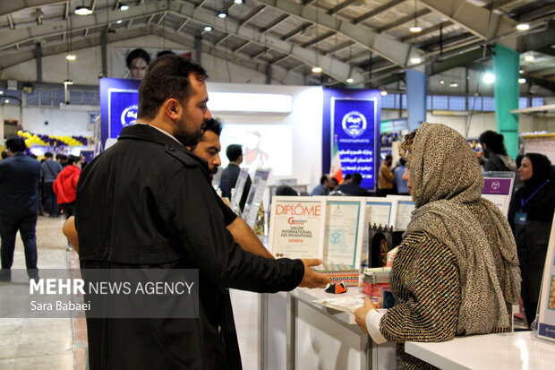 نمایشگاه توان پژوهشی و فناوری کرمانشاه