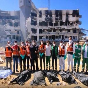 انتقال ۱۵ پیکر شهید دیگر از محوطه بیمارستان الشفاء غزه