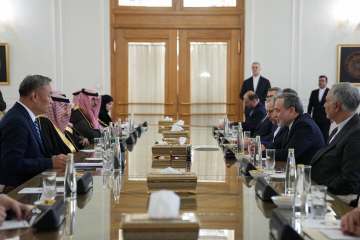 دیدار قائم‌مقام وزیر خارجه عربستان و معاون وزیر خارجه چین با عراقچی
