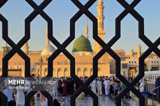 مسجد النبی(ص) در آستانه ولادت حضرت زهرا (س)