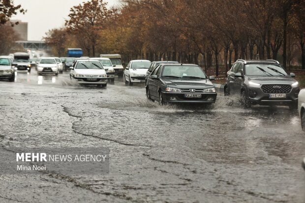 بسته شدن جاده دهلران به سمت مهران بر اثر سیلاب