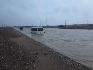 کندی تردد در مسیر دهلران-اندیمشک به علت آبگرفتگی
