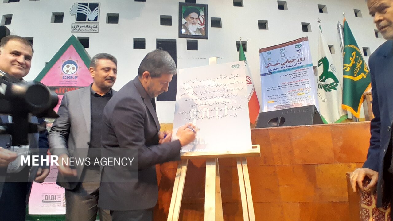 استاندار: اصفهان باید به شهری کامل دوستدار محیط‌زیست تبدیل شود