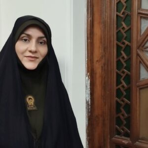 مسئولیت من ساختن تندیس نیست، ثبت حقیقت است