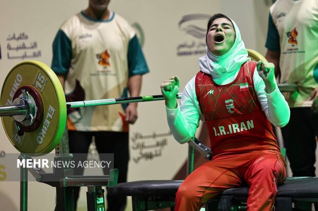 الناز متقیان به مدال نقره پاراوزنه برداری رسید