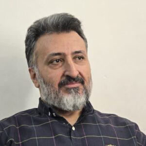 شاه‌سنگی که پس از زلزله بالای سر امامزاده می‌ایستد؛ «شاه‌سنگ» منتشر شد