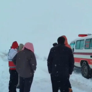 نجات جان مادر باردار گرفتار در منطقه صعب‌العبور روستای آق‌اطاق تکاب