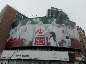 دیوارنگاره میدان ولیعصر (عج) مادرانه شد