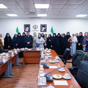 مخبر: بانوان در عرصه سیاست‌گذاری و اقتصاد دانش‌بنیان پیشرو باشند