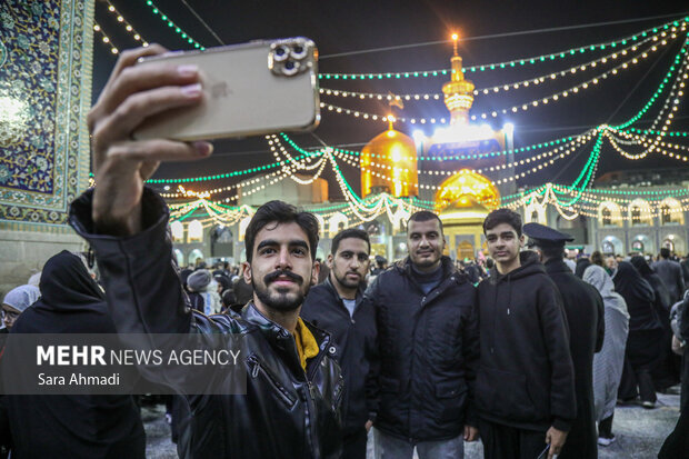 حال و هوای حرم امام رضا (ع) همزمان با ایام میلاد حضرت فاطمه (س)