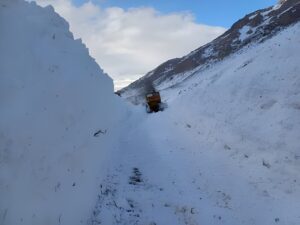 گردنه بیژن دنا به دلیل بارش برف مسدود شد