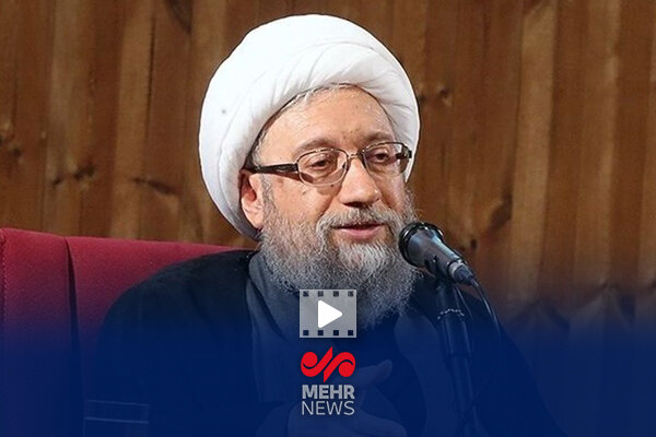 لاریجانی: بانک مرکزی نقدینگی تزریق می‌کند