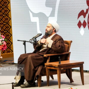 کاشانی: همه عظمت‌ها و برکات شیعیان از تربیت حضرت زهرا(س) منشأ می‌گیرد