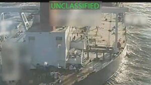 انتشار فیلم دزدی دریایی آمریکا و حمله به یک نفتکش+ ویدئو