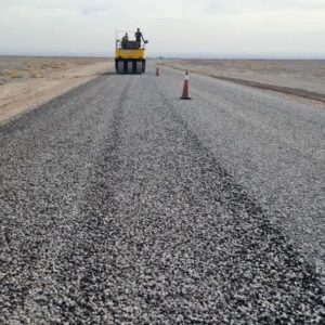 آغاز عملیات احداث و روکش آسفالت راه روستایی آبگرم شهرستان بم