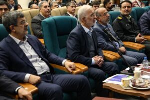 افتتاح ۱۲ نیروگاه خورشیدی در یزد با حضور وزیر کشور