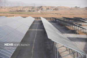 سلم آبادی: نصب ۲ هزار نیروگاه خورشیدی خانگی در دستور کار است