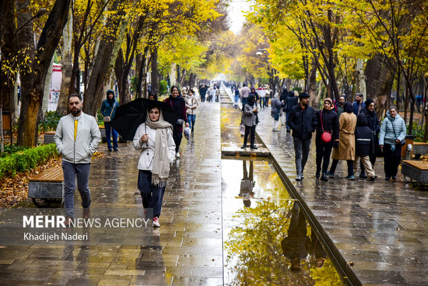 باران پاییزی در چهارباغ اصفهان