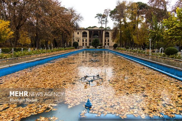 باران پاییزی در چهارباغ اصفهان