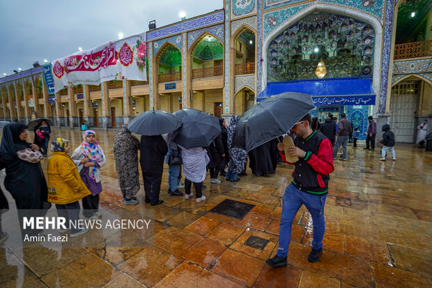 طراوت باران در حرم شاهچراغ(ع)