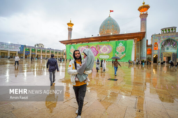 طراوت باران در حرم شاهچراغ(ع)