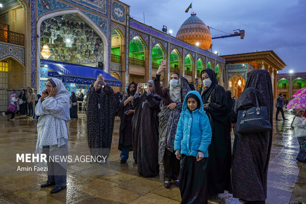 طراوت باران در حرم شاهچراغ(ع)