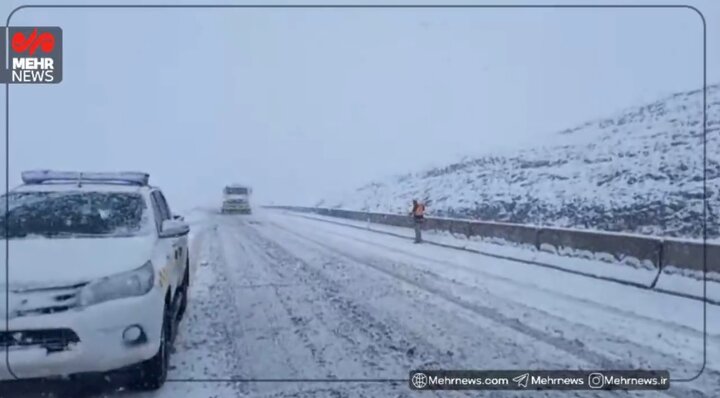 بارش شدید برف در محور ازنا - اراک