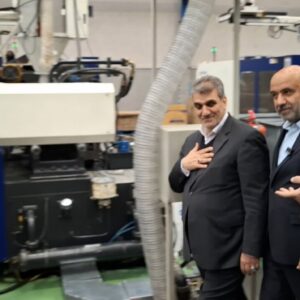 بازدید  وزیر تعاون از یک خط تولید ظروف پلاستیکی در شاهرود