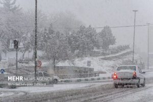 جاده یاسوج-چرام مسدود است؛ مه گرفتگی و لغزندگی در محورهای اصلی