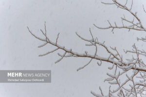 اولین برف پاییزی قله تشکر هماگ را سفیدپوش کرد