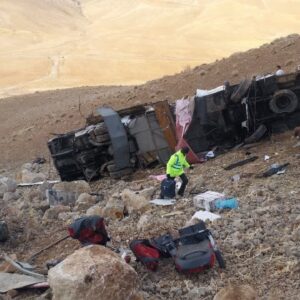 علت واژگونی اتوبوس تهران–یاسوج در سمیرم مشخص شد