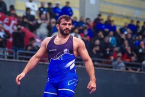 لحظاتی از مسابقه فینال حسن یزدانی مقابل گلیج + فیلم