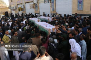 خروش مردم زابل در تشییع پیکر ۳ شهید حادثه تروریستی لار