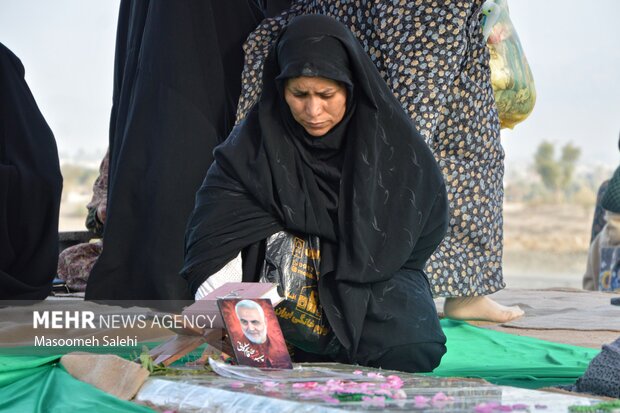 اقامه نماز باران در جوار شهید گمنام بیکاه