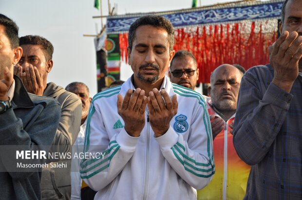 اقامه نماز باران در جوار شهید گمنام بیکاه
