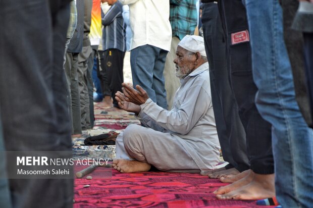 اقامه نماز باران در جوار شهید گمنام بیکاه