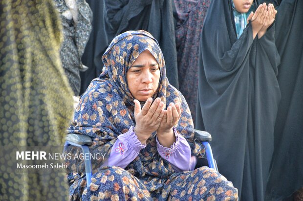 اقامه نماز باران در جوار شهید گمنام بیکاه