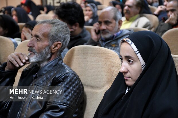 آیین اهدای ۲۲۰ سری جهیزیه در بیرجند