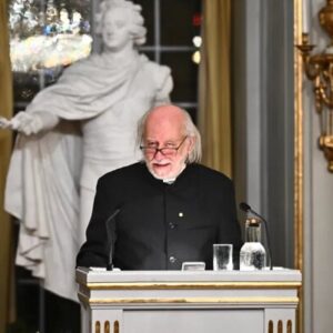 لاسلو کراسناهورکایی نظم موجود جهانی را زیر سوال برد