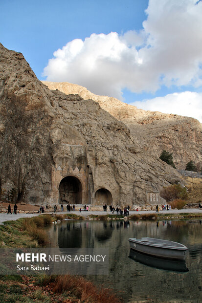 پاییز در طاق‌بستان؛ تلاقی رنگ‌های فصل با تاریخ سنگی کرمانشاه