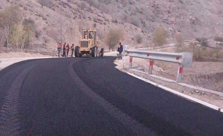 اجرای روکش آسفالت ۵۹ کیلومتر از راه‌های روستایی سمنان طی سه ماه