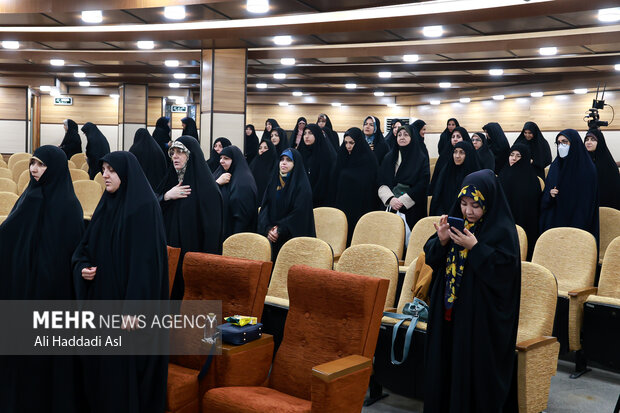 نشست رئیس سازمان تبلیغات اسلامی با بانوان همکار