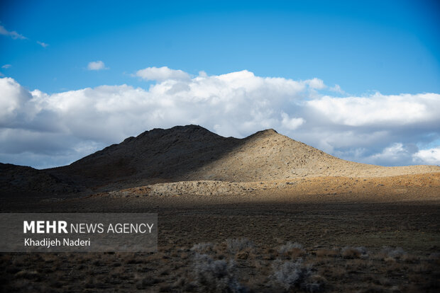 کوه های اطراف روستای حسن رباط اصفهان